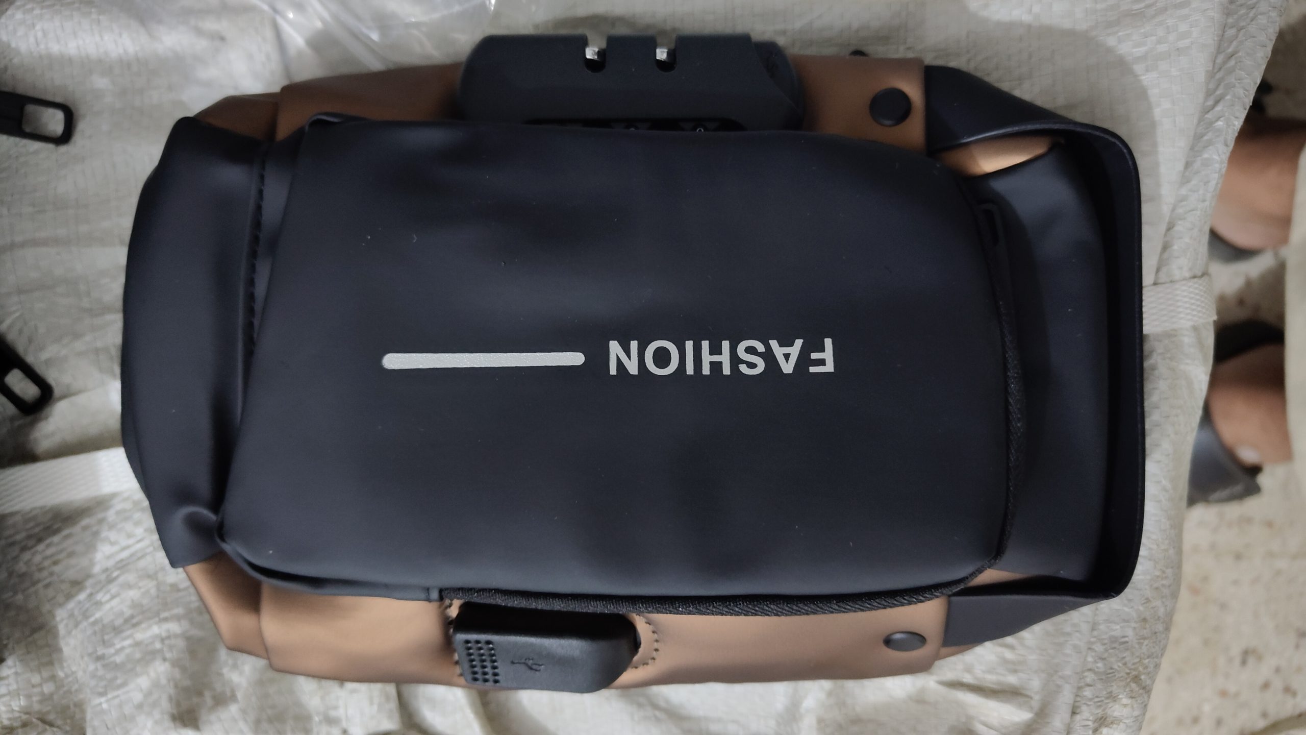 (Sacoche) حقيبة